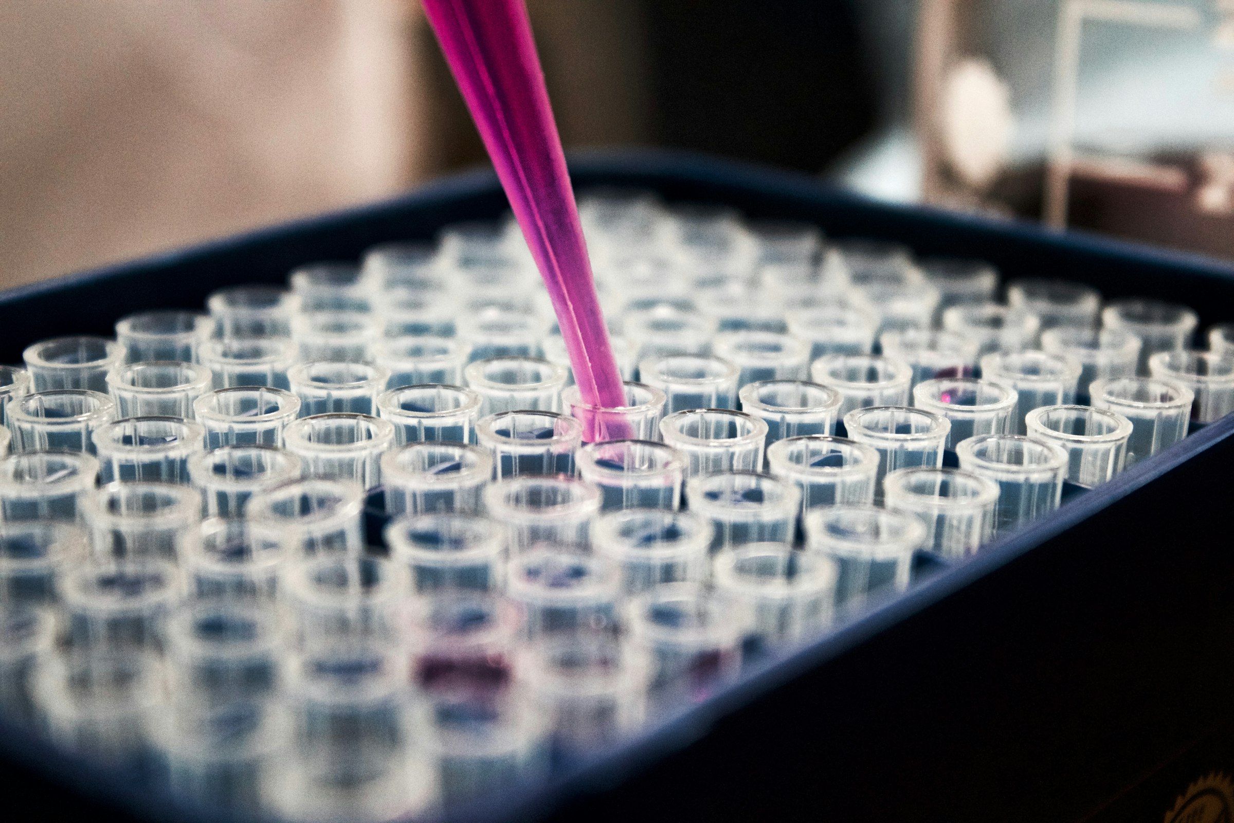 Pipette dispensing into a laboratory microplate